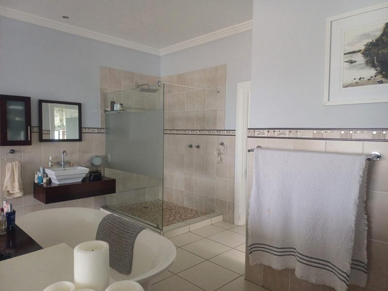 To Let 4 Bedroom Property for Rent in Robberg Ridge Western Cape